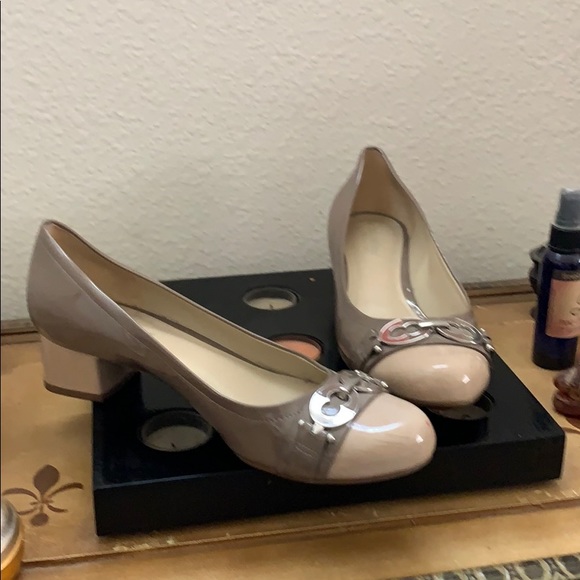 naturalizer low heel shoes